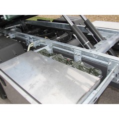 Bac 3 jerrycans derrière coffre 1 mêtre